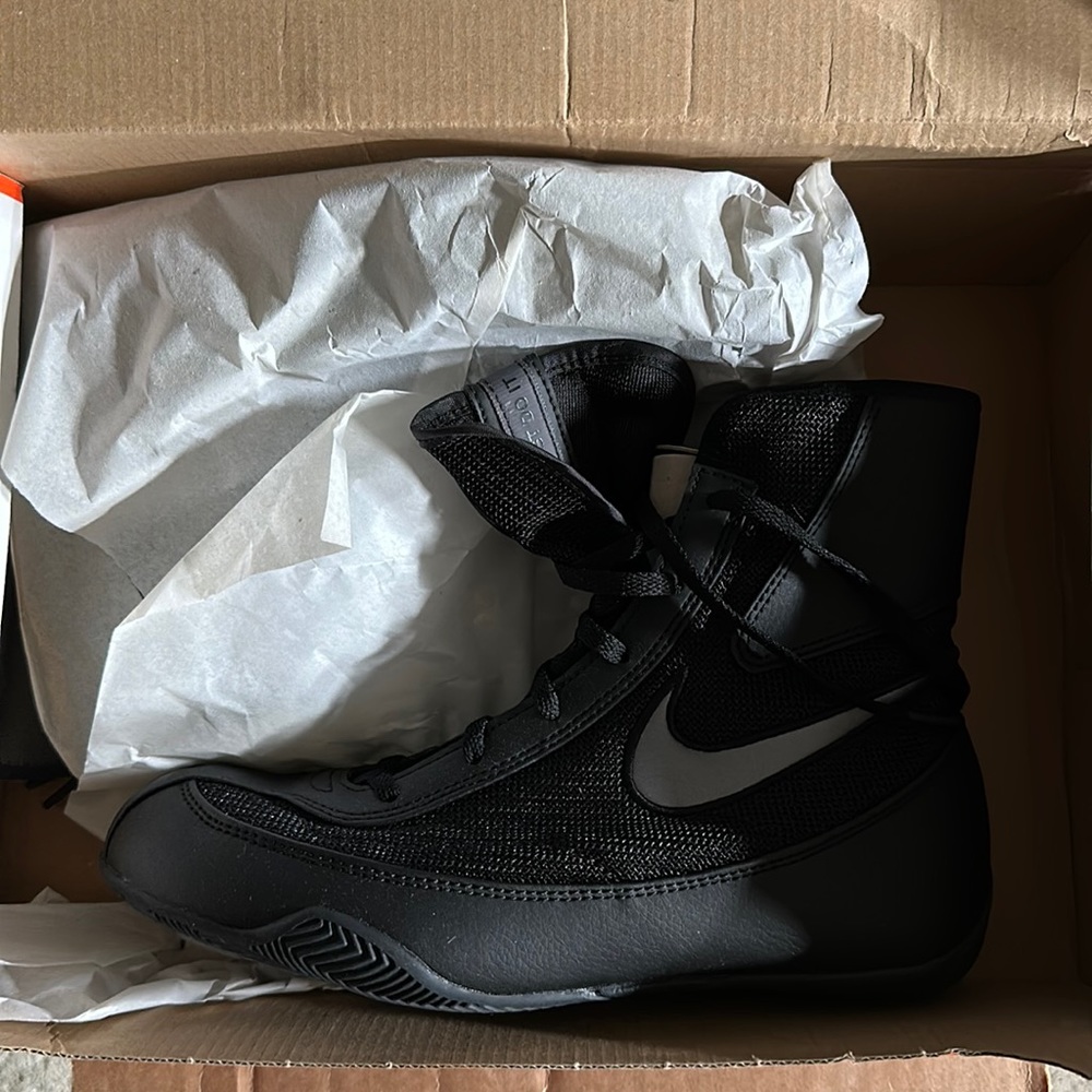 Nike Machomai 2 boxing shoes